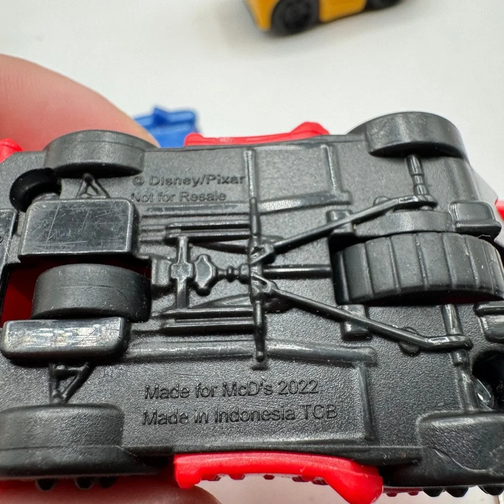 Disney Pixar Cars Toy Vehicle Lot Kids McQueen Mack Mater Sarge Sheriff Cruz